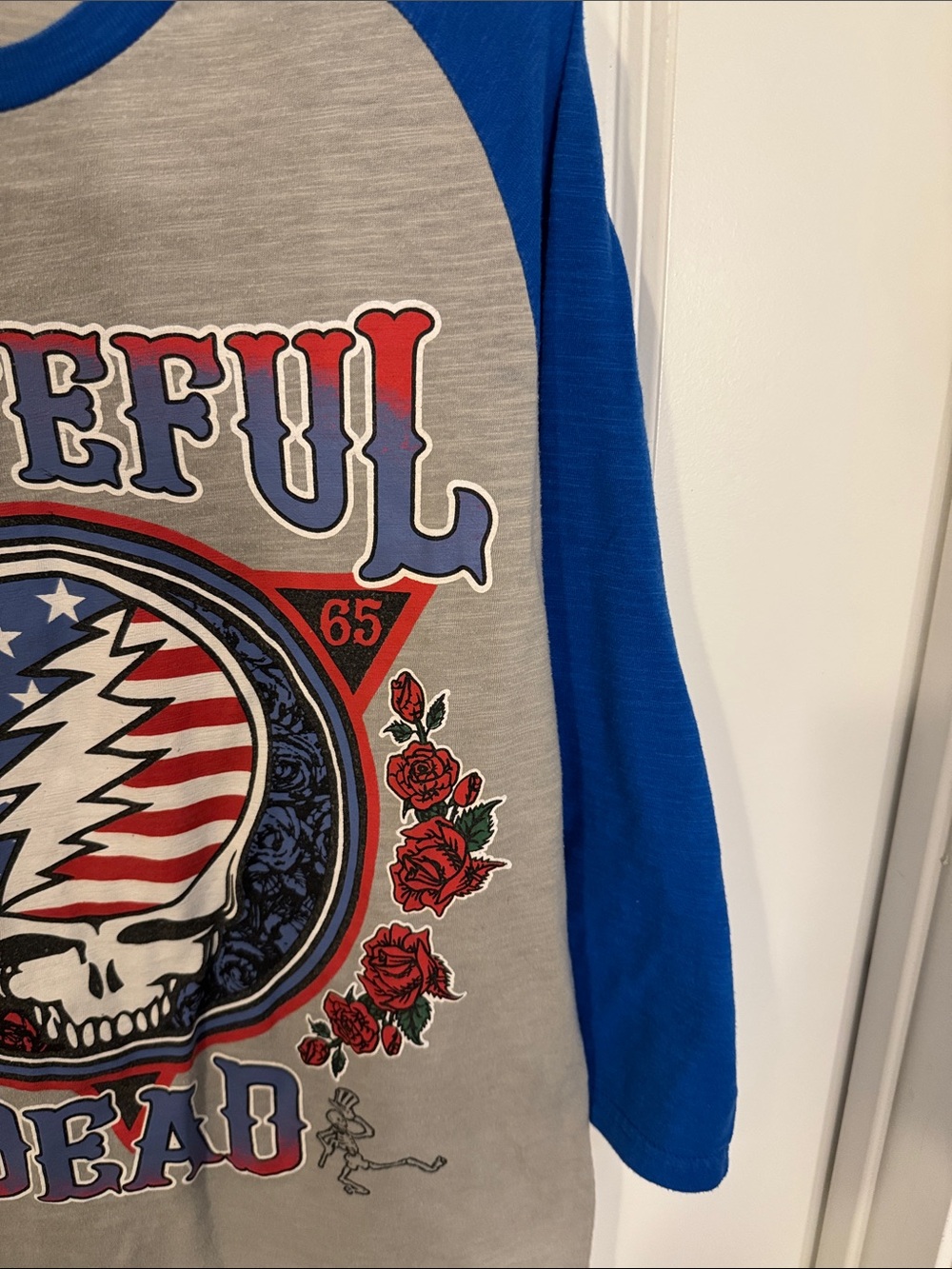 Grateful Dead Gray and Royal Blue Raglan Tee with Patriotic Skull Graphic - Picture 4 of 7